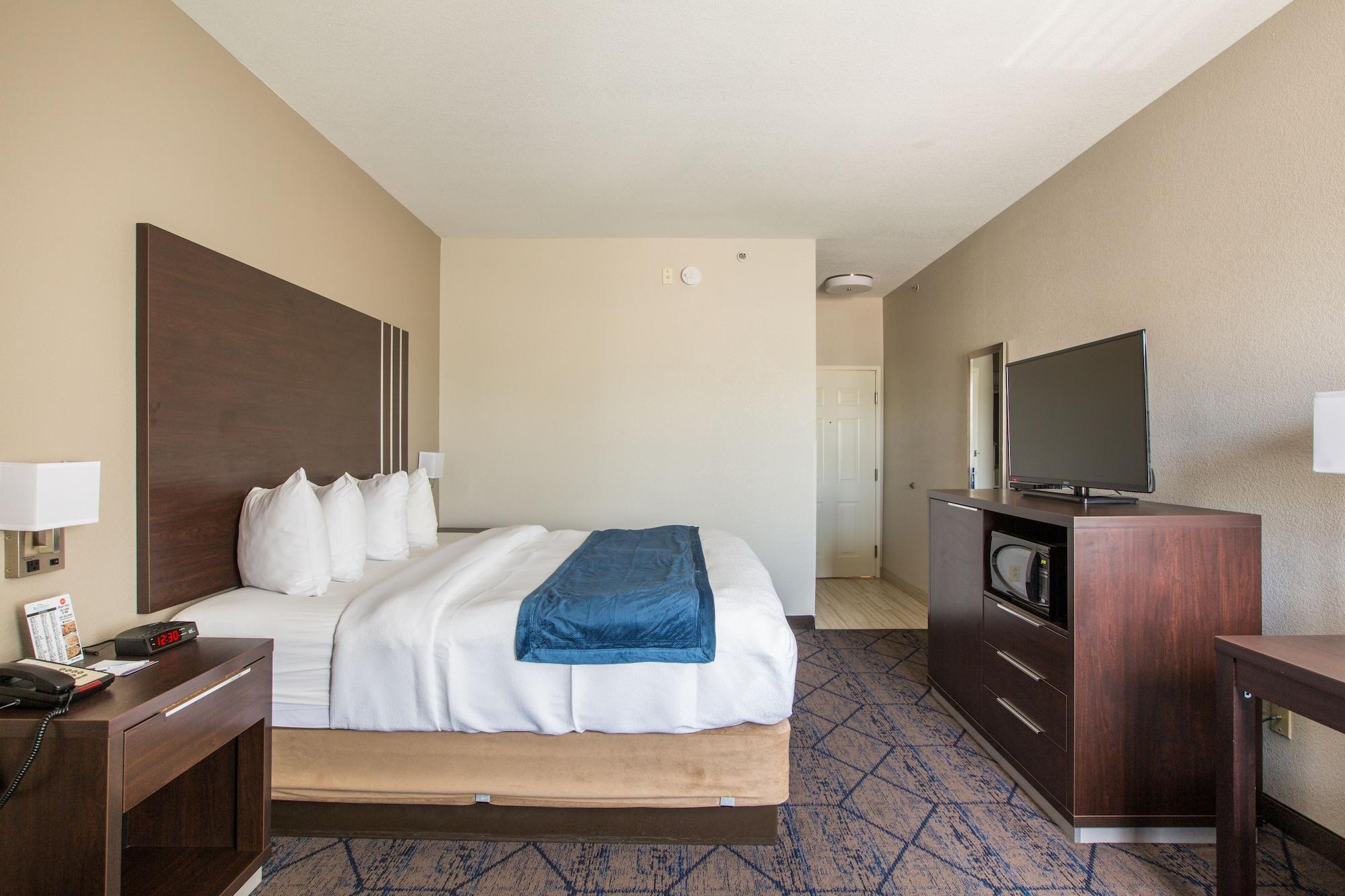 Baymont By Wyndham Airport 3*