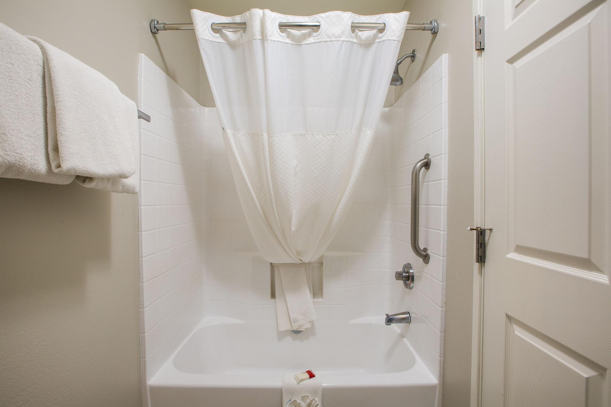 Baymont By Wyndham Airport Hotel 3*