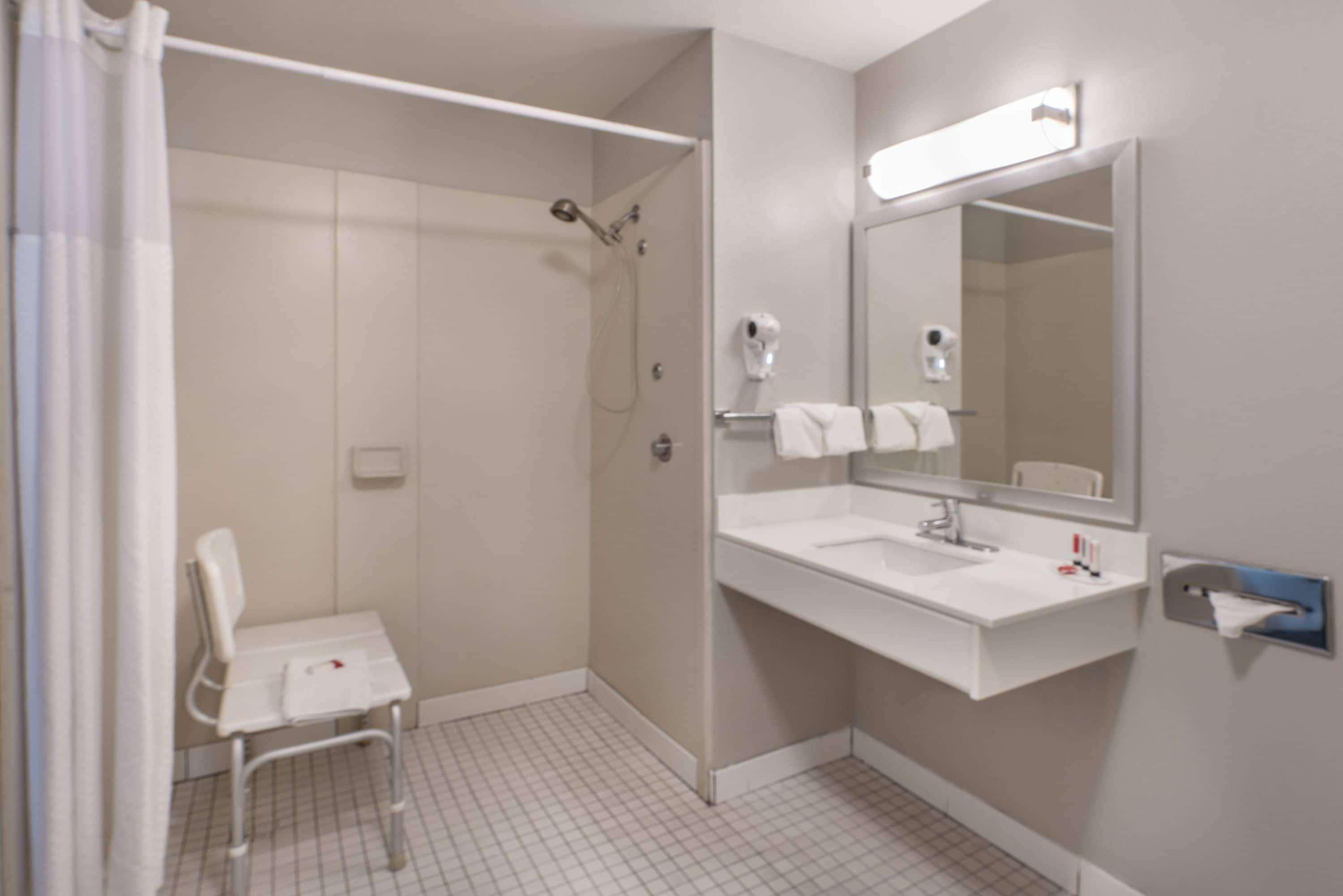 Hotel Baymont By Wyndham Airport